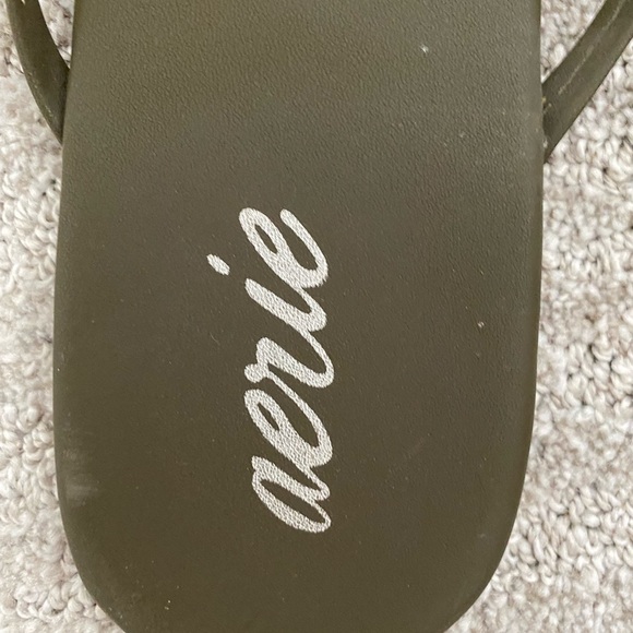 Aerie ladies U.S size 10 flip flops. Worn twice. - Picture 3 of 3